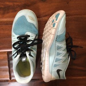 Gently used Nike Tennis Shoes
